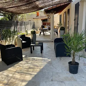 https://belle-maison-les-angles-7personnes.fr-provencehotel.com