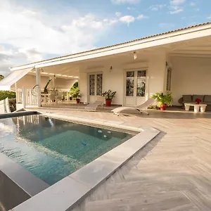 https://villa-rosette.comcaribbean.com